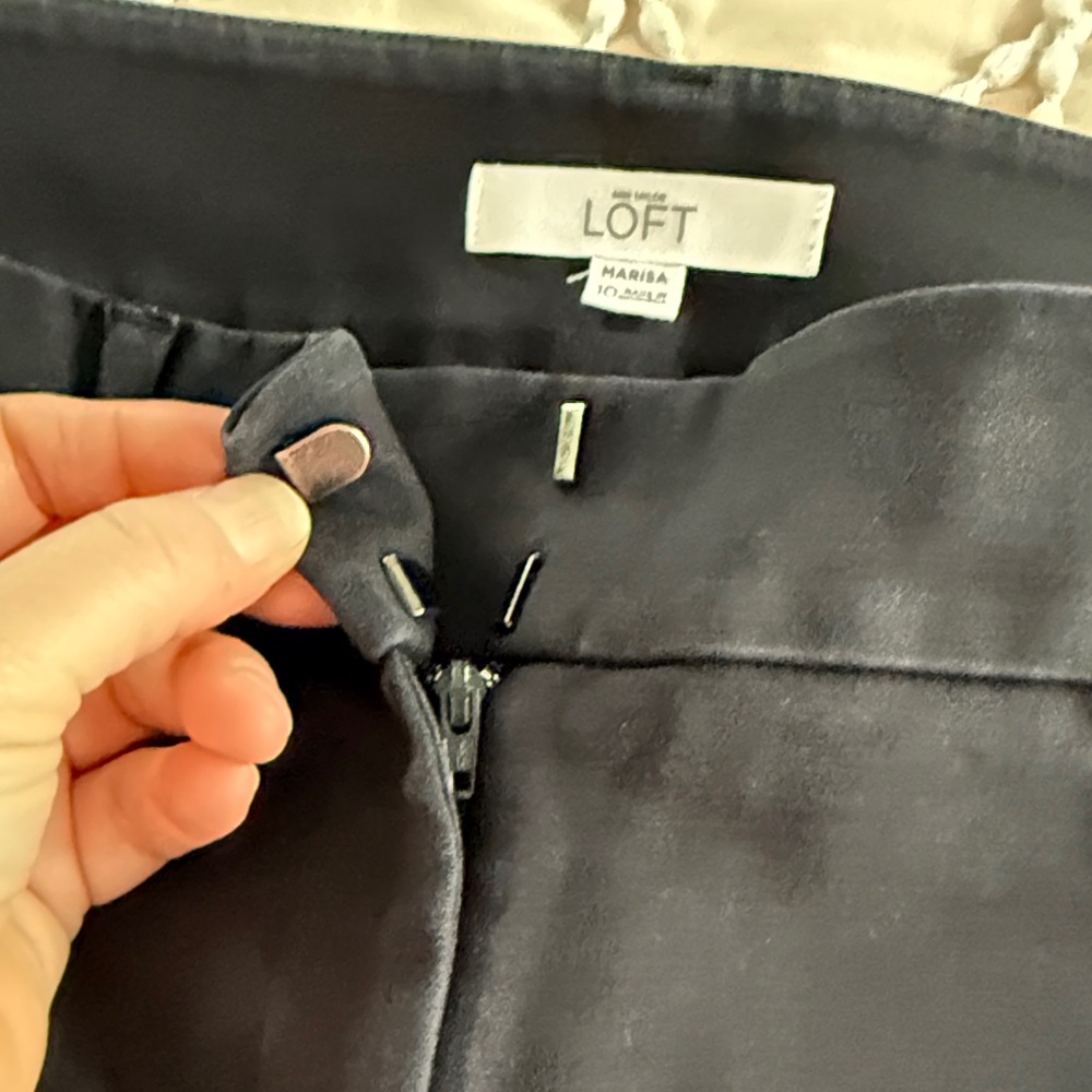 LOFT Marisa Black capri cropped size 10 Riviera pants - Picture 4 of 12